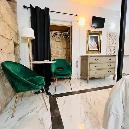 Cozy Charming Townhouse Prime Area