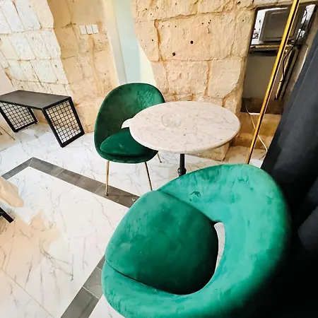 Cozy Charming Townhouse Prime Area Apartmán