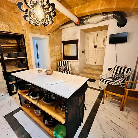 Cozy Charming Townhouse Prime Area Apartmán