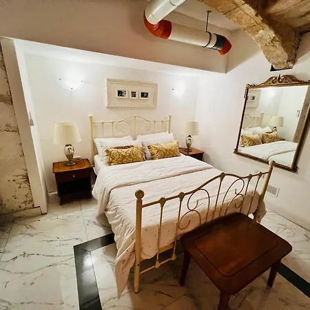 Cozy Charming Townhouse Prime Area *