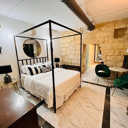 Cozy Charming Townhouse Prime Area *