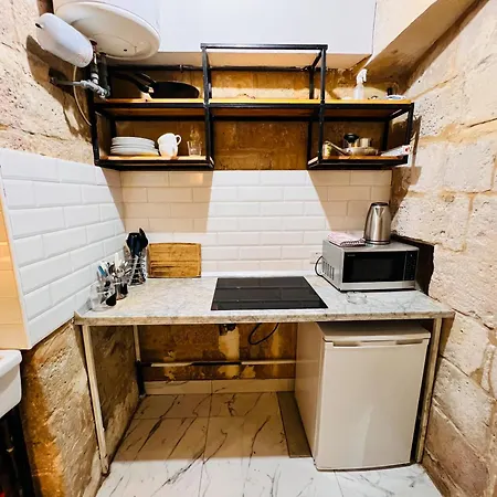 Cozy Charming Townhouse Prime Area Apartment