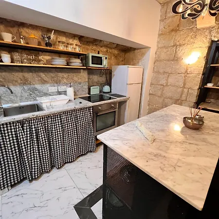 Cozy Charming Townhouse Prime Area Apartment *