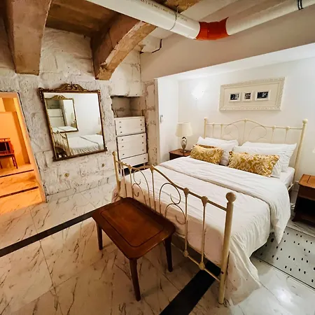Cozy Charming Townhouse Prime Area Apartment *