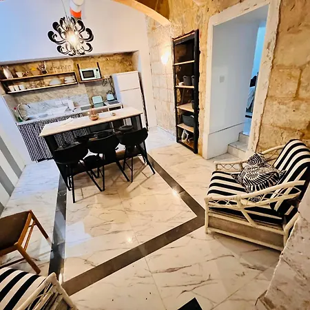 Cozy Charming Townhouse Prime Area Apartment Valletta