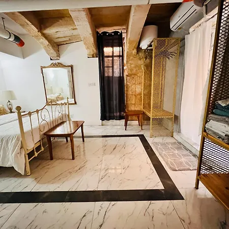 Cozy Charming Townhouse Prime Area