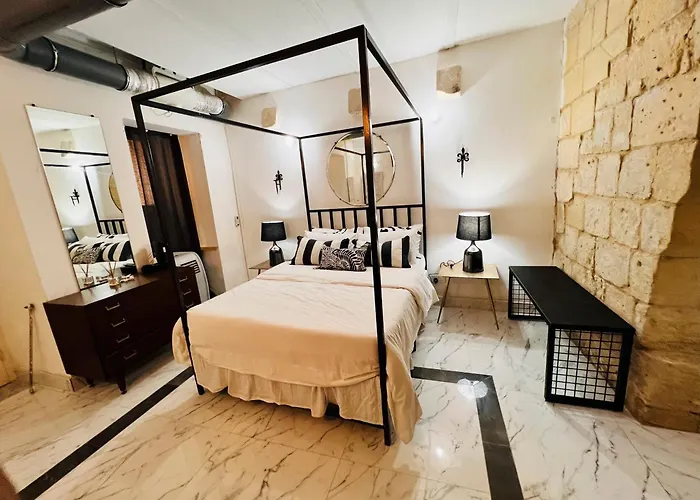 Cozy Charming Townhouse Prime Area Apartment *