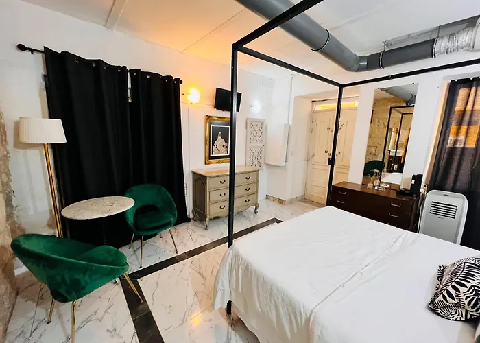 Apartment Cozy Charming Townhouse Prime Area