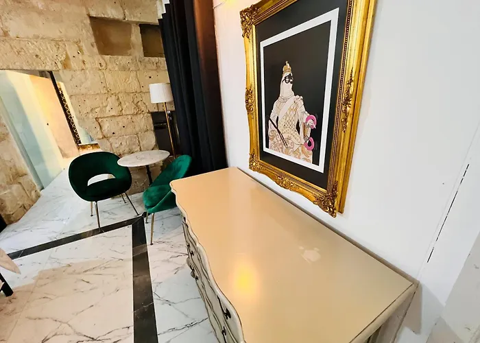 Cozy Charming Townhouse Prime Area *