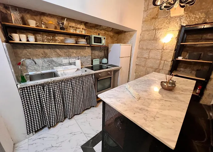 Cozy Charming Townhouse Prime Area Apartment *