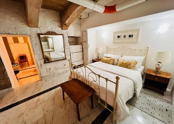 Cozy Charming Townhouse Prime Area Apartment *