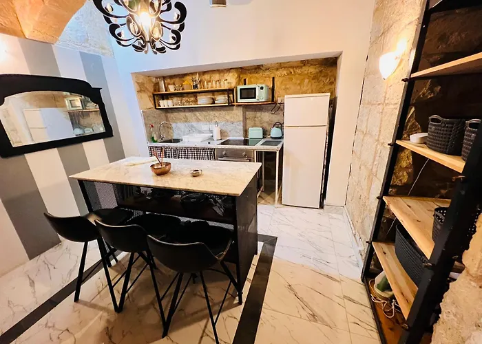 Cozy Charming Townhouse Prime Area Apartment Valletta