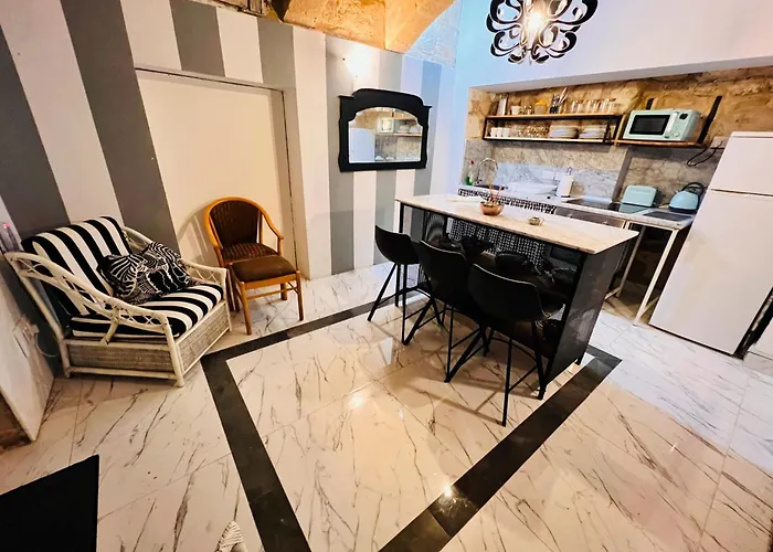 Apartment Cozy Charming Townhouse Prime Area Valletta