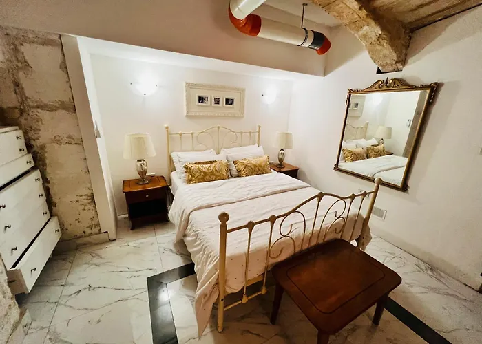 Cozy Charming Townhouse Prime Area *